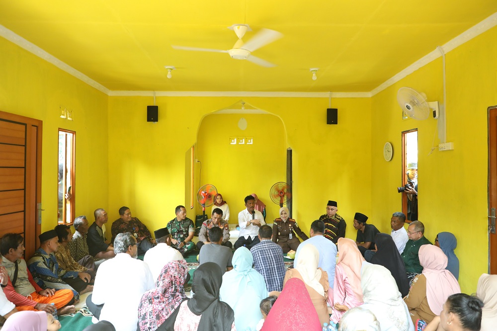 Kepala BP Batam Muhammad Rudi silaturahmi bersama masyarakat di Sembulang Tanjung, Selasa, (3/10/2023). (hms)