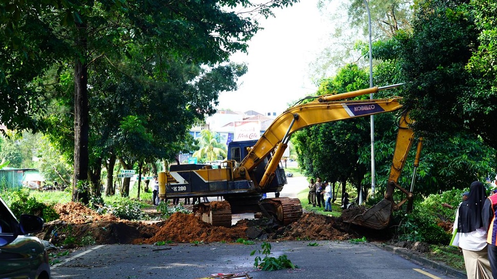 BP Batam segera lakukan penanganan pada Jalan Amblas Jl. Gajah Mada arah Tiban (foto : hms)