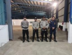 Personil Polresta Barelang Jaga Keamanan Gudang Logistik Kota Batam