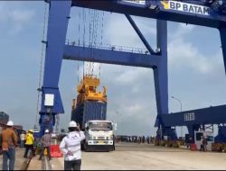 Sejak Pengoperasian STS Crane, Waktu Sandar Kapal di Pelabuhan Batu Ampar Turun Hingga 50 Persen