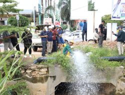 Jaga Kualitas Air, BP Batam dan PT ABHi Lakukan Flushing Jaringan Pipa Air