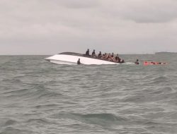 Polisi: Proses Evakuasi Kapal Terbalik di Kepulauan Seribu Tengah Berlangsung