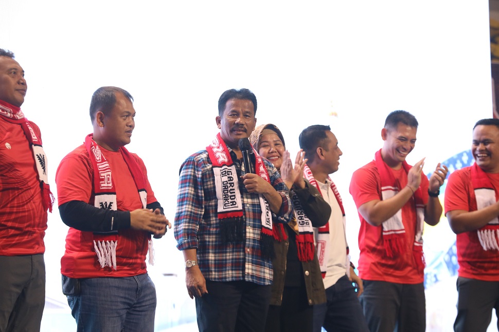 Kepala BP Batam, Muhammad Rudi nonton bareng perebutan juara ketiga Piala Asia U23 (foto : hms)