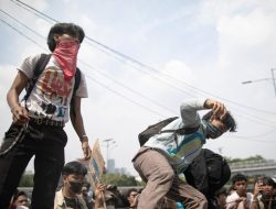 Demo DPR Ricuh dan Memanas, Sejumlah Orang Ditangkap Aparat