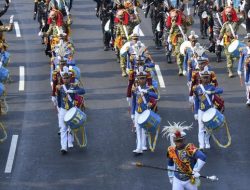 Bendera Pusaka dan Teks Proklamasi Dikirab dari Monas ke Halim