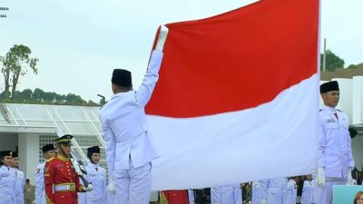 Tepuk Tangan Meriah Iringi Paskibraka Usai Kibarkan Merah Putih di IKN