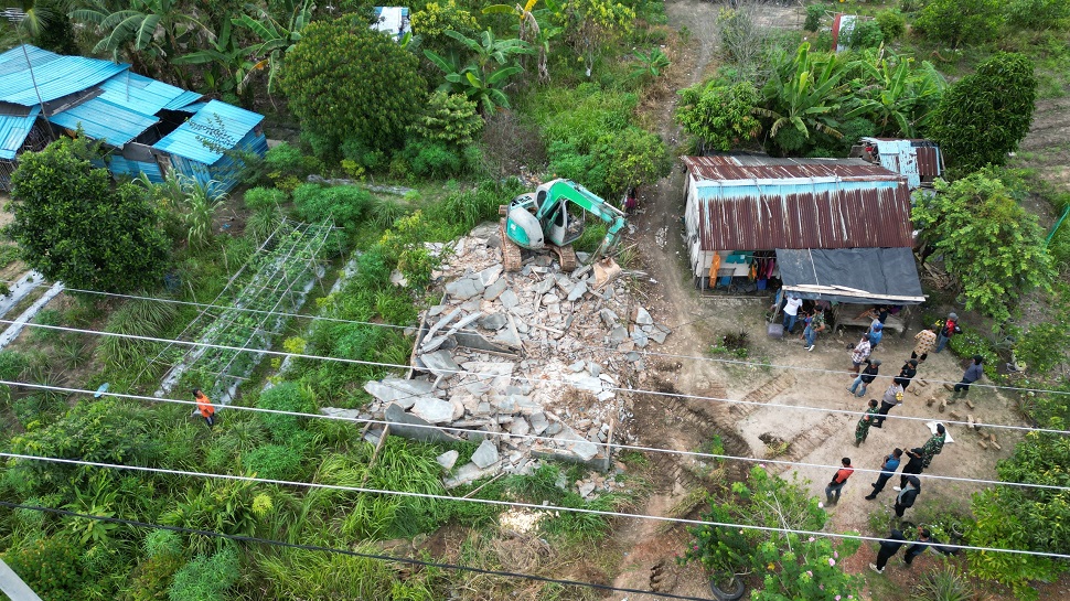 Pembongkaran Rumah Warga Rempang yang Setuju Relokasi (foto : hms)