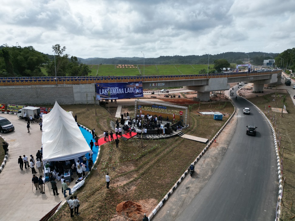 Flyover Laksamana Ladi yang menghubungkan wilayah Sekupang dan pusat perkotaan Batam (Foto : hms)