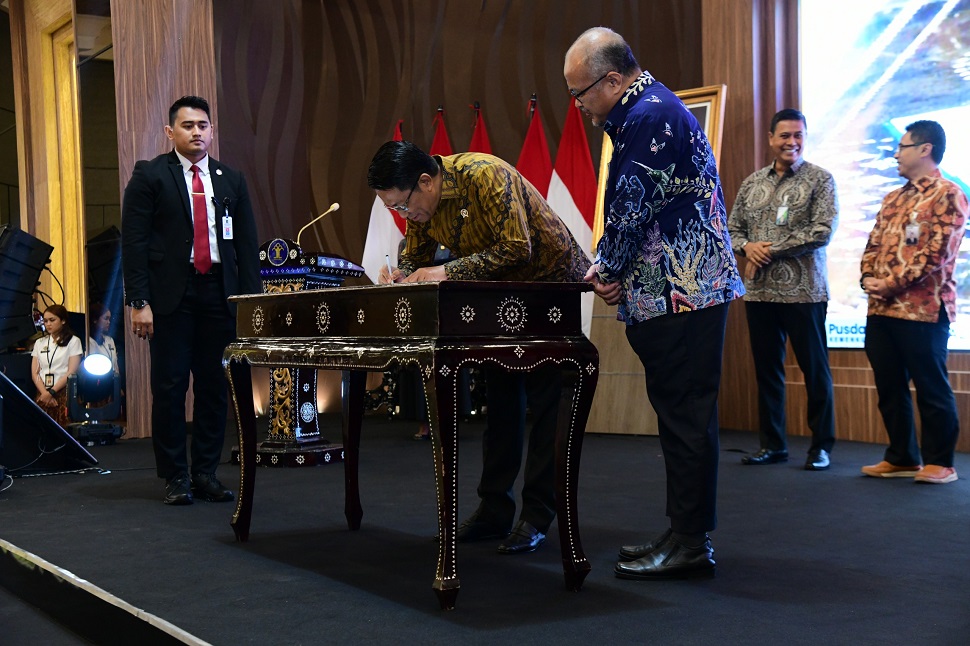 Penandatanganan Nota Kesepahaman dan Perjanjian Kerjasama di Kementerian Hukum RI (foto : hms)