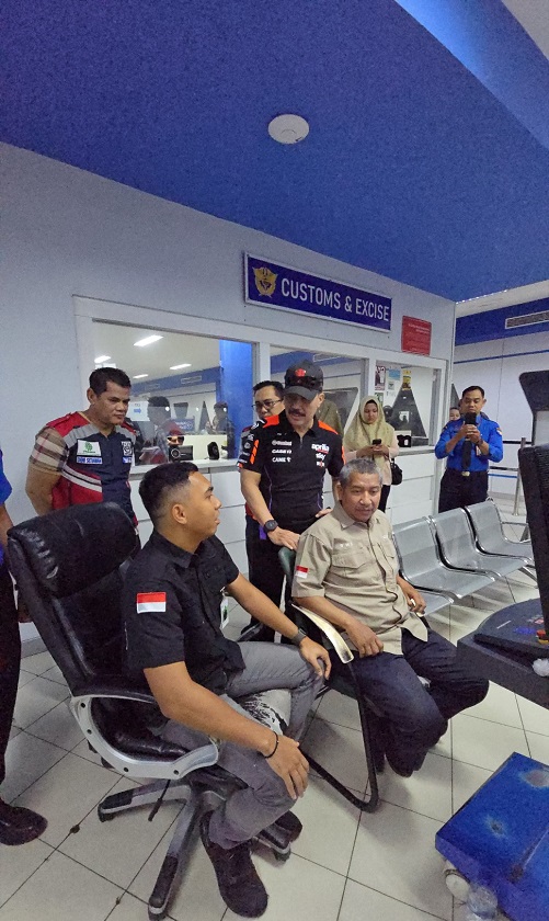 Tinjau Arus Balik di Terminal Ferry Internasional Batam Centre (foto : hms)