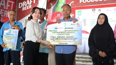 Peduli Kesejahteraan Warga, Wakil Kepala BP Batam Li Claudia Chandra Serahkan Insentif kepada 449 Lansia