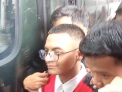 Vadel Badjideh Tampil Beda Jelang Dengar Kesaksian Nikita Mirzani dan LM