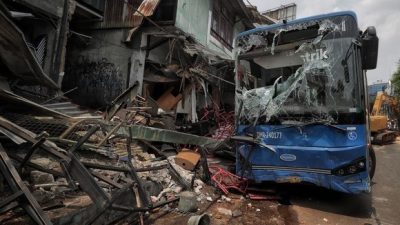 Transjakarta Tanggung Biaya Korban Kecelakaan Bus di Setiabudi