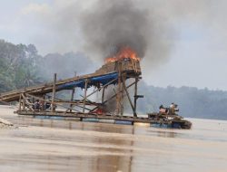 Penertiban PETI di Kuansing Sempat Memanas, 43 Rakit Dimusnahkan