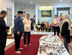 Mantan Gubernur Maluku Said Assagaf Wafat, Menko Airlangga Melayat