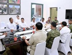 Tiba di Sumbar, Prabowo Langsung Rapat Bareng Menteri, Panglima TNI dan Kapolri
