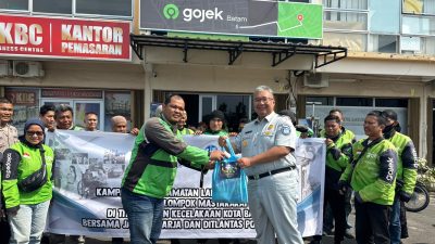 Ditlantas Polda Menyapa Bersama Jasa Raharja Kepri, Driver Gojek Batam Terima Pemeriksaan Kesehatan Gratis dan Bansos