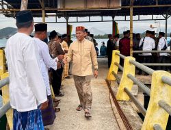 Safari Ramadan di Bulang, Sekda Paparkan Beasiswa untuk Anak Hinterland hingga Serahkan Bantuan Masjid