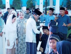 Buka Puasa Bersama di Masjid Agung, Amsakar-Li Claudia Santuni 1.200 Anak Yatim