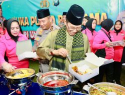 Momen Wali Kota Batam dan Kapolda Kepri Ikut Menyajikan Santapan Berbuka untuk Warga Sembulang,
