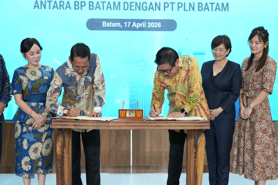 Penandatanganan perjanjian kerja sama strategis bersama PT. PLN Batam dan PT Digitalland Service One (foto : hms)