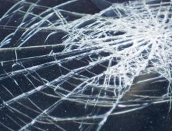 Diduga Ngantuk, Pemotor Ayah dan Anak Terperosok ke Parit di Puncak Bogor