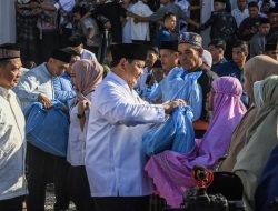 Momen Prabowo Sapa Warga di Aceh dan Jakarta Saat Hari Lebaran