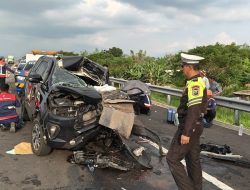 Mobil Anggota DPR Kecelakaan di Tol Paspro, 2 Orang Tewas