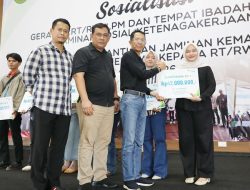 10 Ahli Waris Terima Santunan Rp420 juta, Amsakar: Bukti Nyata Perlindungan Sosial untuk RT dan RW
