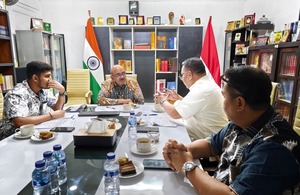 Kunjungan Kerja Deputi Bidang Investasi BP Batam, Fary Djemy Francis, kepada Konsul Jenderal India di Medan (foto : hms)