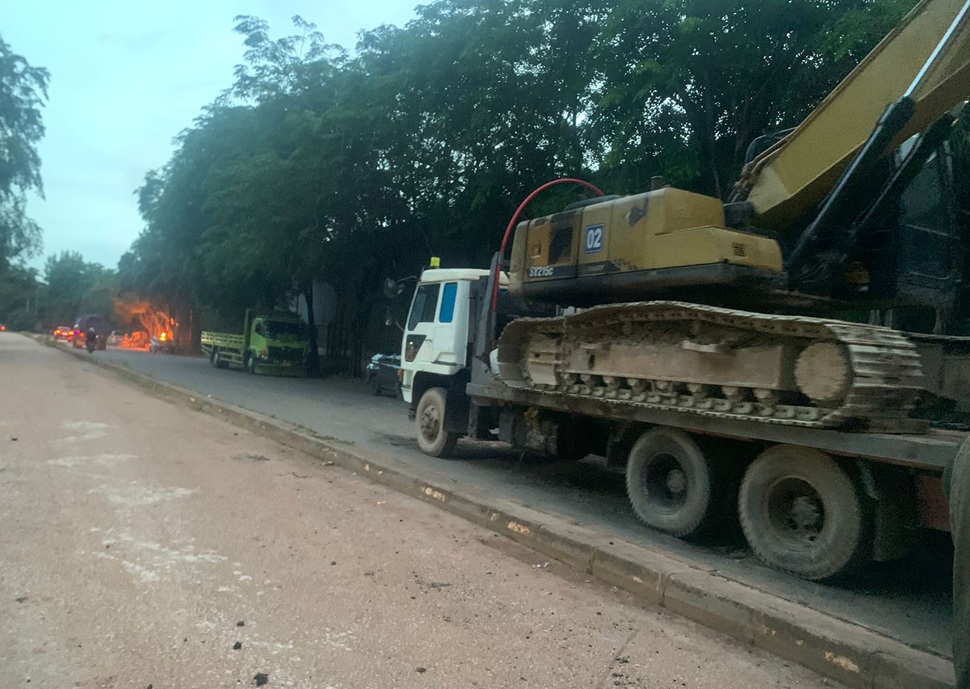 BP Batam Mulai Melakukan Mobilisasi Alat Berat untuk Perbaikan Jalan Rusak (foto : hms)