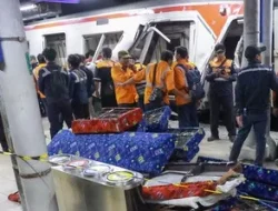 Gerbong Kereta Dipotong untuk Selamatkan Korban Tabrakan yang Terjepit