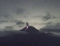 Gunung Semeru Erupsi Malam Ini, Semburkan Awan Panas Sejauh 4,5 Km