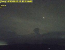 Gunung Semeru Erupsi 2 Kali Malam Ini, Tinggi Letusan Capai 1.000 Meter