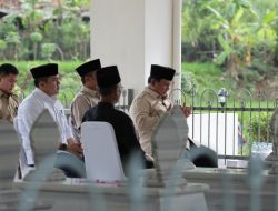 Kunker di Banyumas, Prabowo Sempatkan Ziarah ke Makam Kakeknya RM Margono