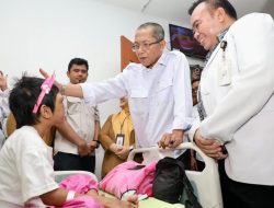 Air Mata Amsakar Luruh Saat Menjenguk Bocah Korban Kekerasan, Janji Masa Depan Tak Boleh Terputus
