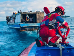 Kapal Mati di Tengah Laut, 26 Penumpang Dievakuasi ke Pulau Panggang