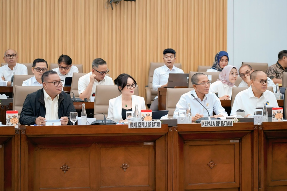 Kepala BP Batam, Amsakar Achmad dan Wakil Kepala BP Batam, Li Claudia (foto : hms)