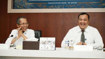 Kepala BP Batam, Amsakar Achmad, dan Rektor Universitas Maritim Raja Ali Haji, Prof. Dr. Agung Dhamar Syakti (Foto : hms)