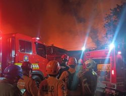 Api Masih Nyala, Kini 33 Mobil Damkar Dikerahkan ke Kebakaran Rumah Kemayoran