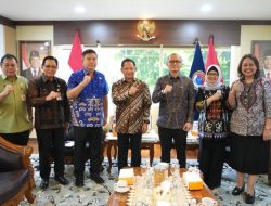 Mendagri Minta Daerah Perbanyak Nobar Piala Dunia demi Gerakkan Ekonomi