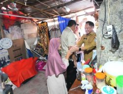 Tinjau BSPS di Jakbar, Tito Dorong Perluasan Program Lewat APBD