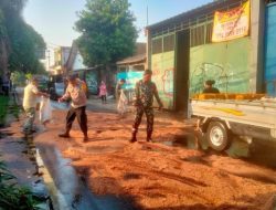 80 Kilogram Minyak Curah Tumpah di Ciputat Tangsel, 2 Pemotor Sempat Jatuh