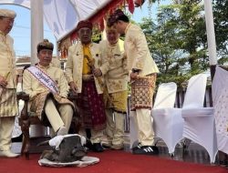 Budayawan Lampung Jelaskan Arti Prosesi Injak Kepala Kerbau Jokowi