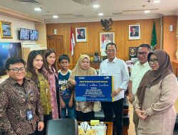 Amsakar Serahkan Santunan JKK Taspe untuk Keluarga ASN Batam yang Meninggal Saat Bertugas