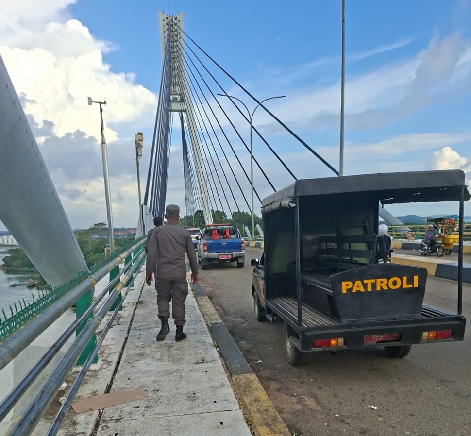 Patroli gabungan bersama Dinas Perhubungan, Polisi Militer, serta Patroli dan Pengawalan, Satuan Lalu Lintas Polresta Barelang (foto : hms)