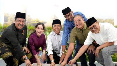 Peletakan batu pertama pembangunan Bundaran Raja Ali Marhum Pulau Bayan (foto : hms)