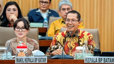 Kepala BP Batam Amsakar Achmad dan didampingi Wakil Kepala BP Batam Li Claudia Chandra beserta jajaran Deputi BP Batam (foto : hms)