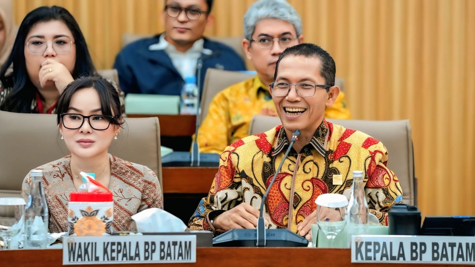 Kepala BP Batam Amsakar Achmad dan didampingi Wakil Kepala BP Batam Li Claudia Chandra beserta jajaran Deputi BP Batam (foto : hms)