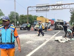 Kecelakaan Beruntun 6 Kendaraan di Tol Bintara Arah Cakung, 1 Orang Tewas